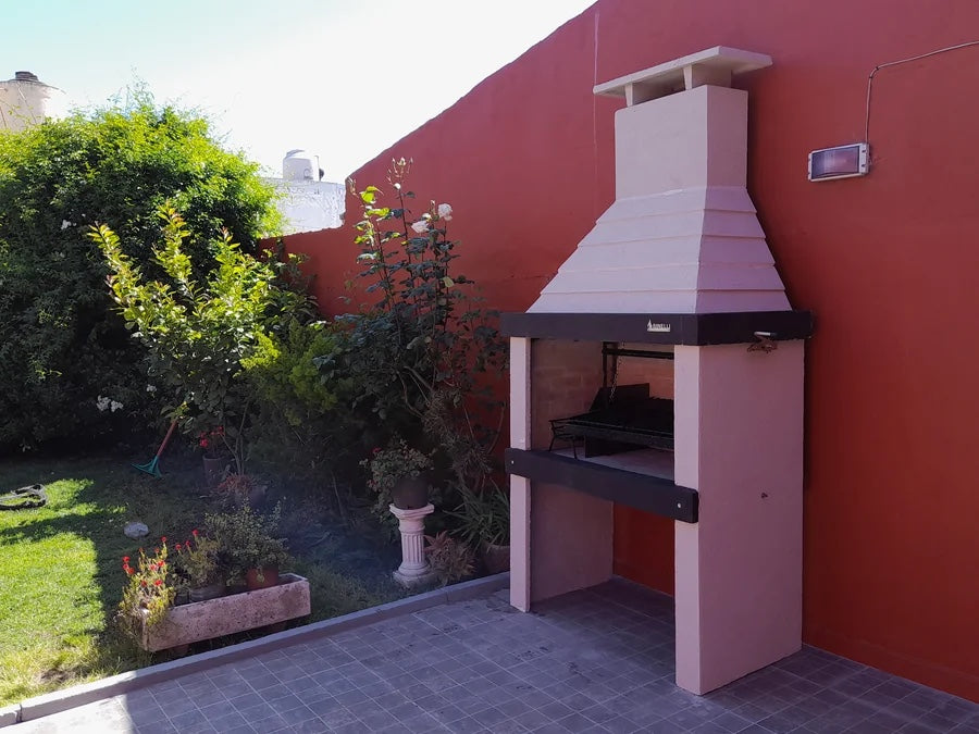 Argentine Grill ECO-02 against a patio wall