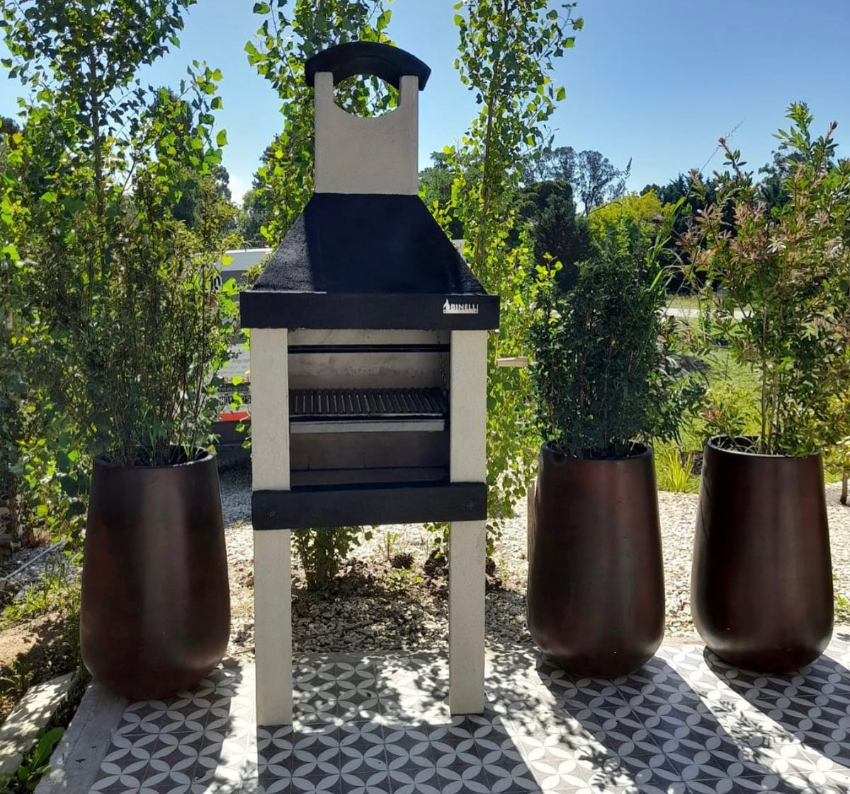 Argentine Grill ECO Mini installed in a garden