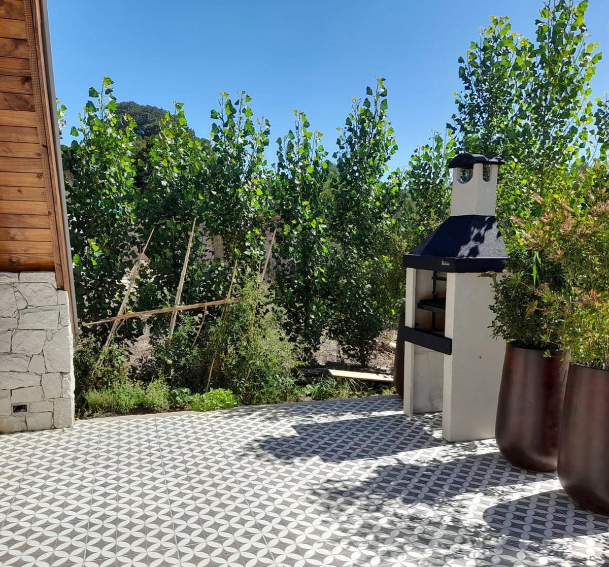 Argentine Grill ECO Mini on a tiled patio