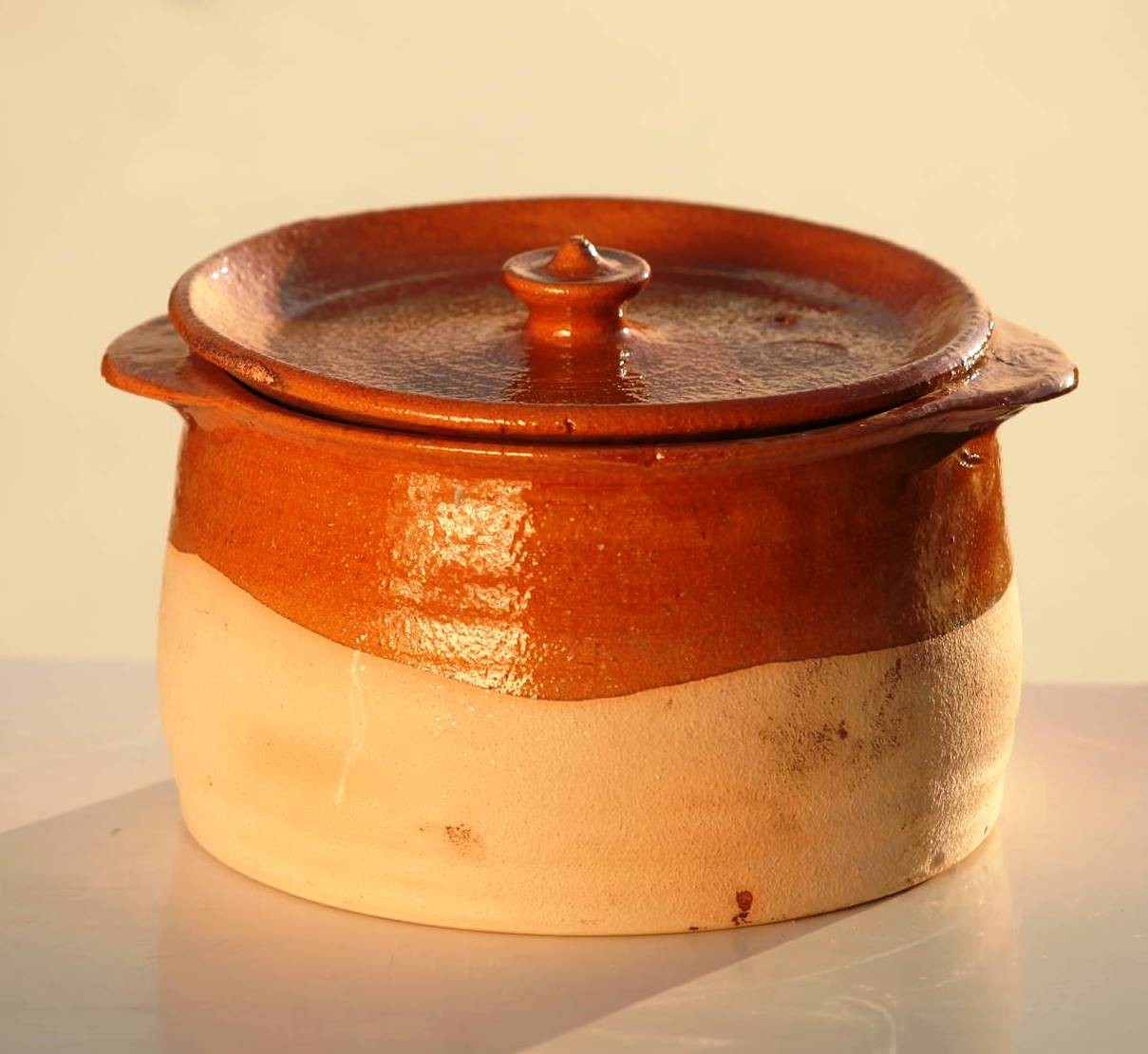 Straight Clay Pot With Lid