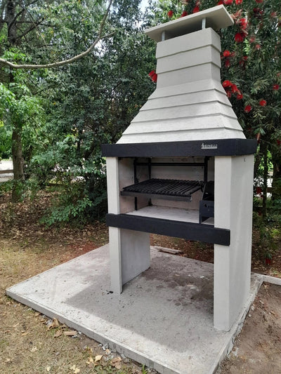 Argentine Grill ECO-02 installed in a garden