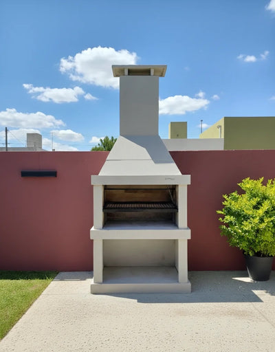 Argentine Grill N02 with full-width grate on a patio